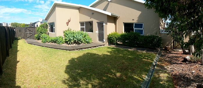 House To Rent in Strand Central: 3 beds, pool, double garage, pet-friendly.