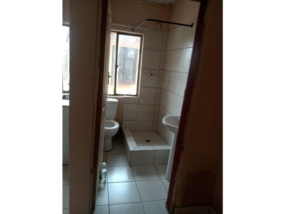 en-suite shower and toilet