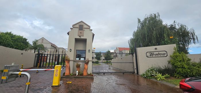 Barbeque Downs Townhouse To Rent: 2 beds, solar power, private garden, braai area.