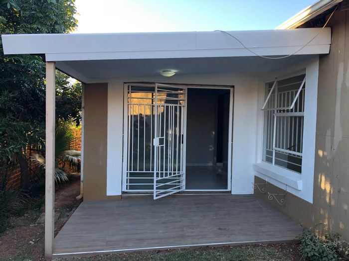 Fairland Townhouse To Rent: 3 beds, pet-friendly, pool access, secure complex.