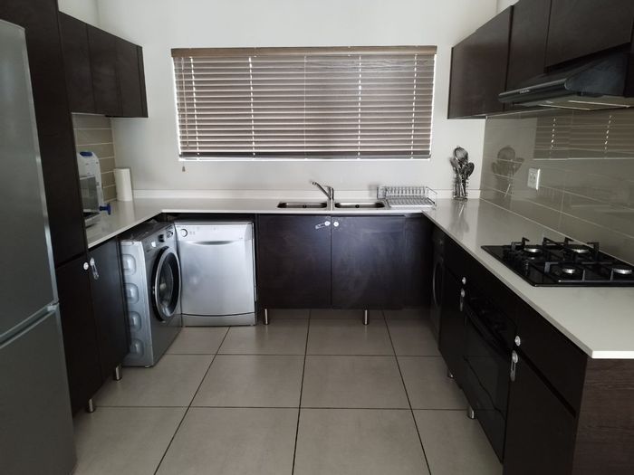 To Rent: Spacious 2 Bed Apartment in Kyalami Hills with Scenic Balcony Views