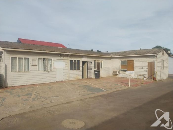 For Sale: Commercial property in Oranjemund Central with 226 m² building and carport.