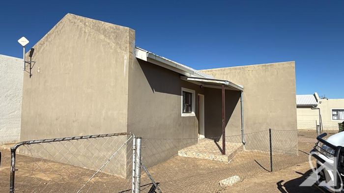 Osona Village Townhouse For Sale: 2 Bedrooms, lounge, kitchen, and 1 bathroom.