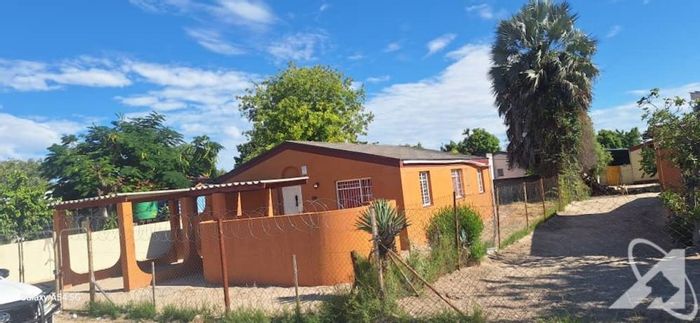 3-bedroom house for sale in Ongwediva Central with carport and enclosed yard.