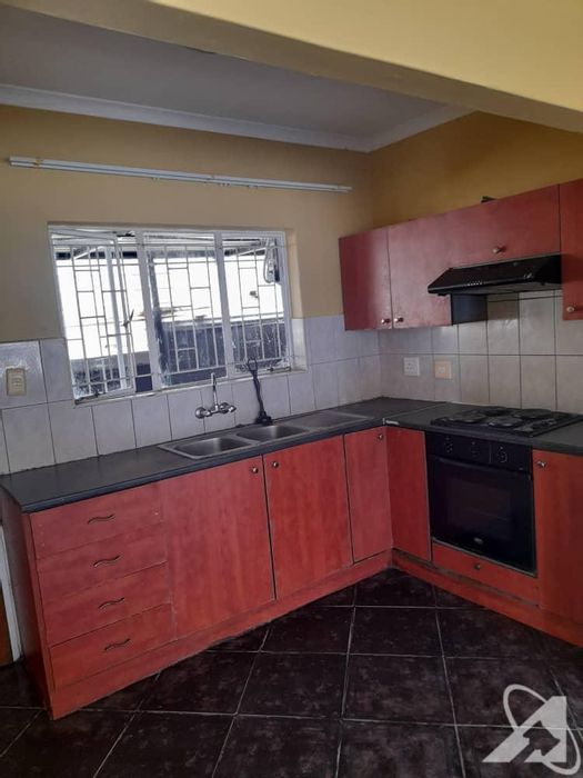 For Sale: 3-bedroom apartment in Rocky Crest with secure living and open parking.