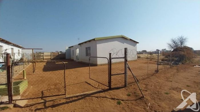 Rehoboth Central House For Sale: 2 Bedrooms, Garage, Spacious Lounge, and Kitchen.