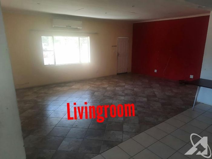 Omaruru Central House For Sale: 5 bedrooms, pool, garage, development potential.