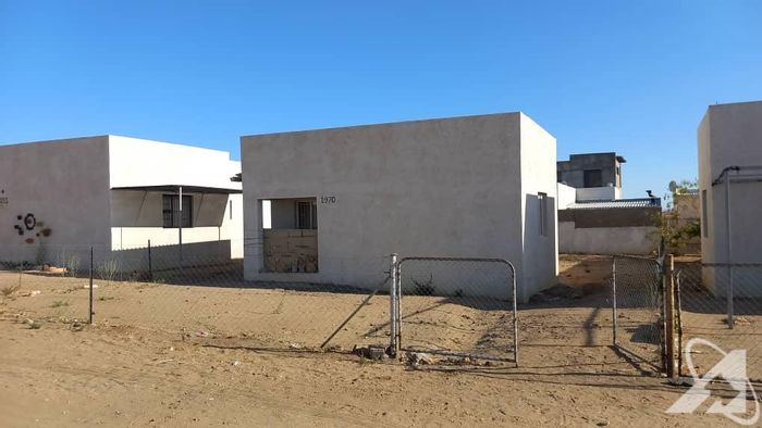 For Sale: 2-bedroom house in Okahandja Central with open-plan living and spacious yard.