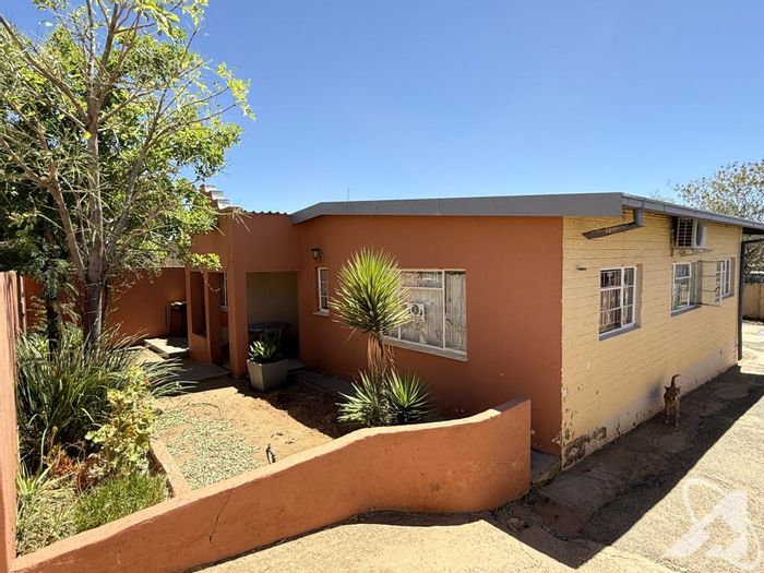 Khomasdal House For Sale: 3 Bedrooms, 2 Bathrooms, spacious lounge, secure property.