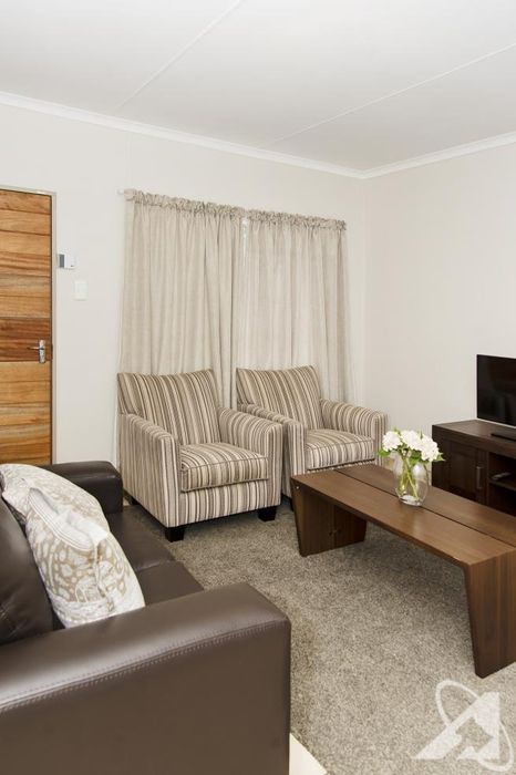 For Sale: Townhouse in Pioniers Park with 2 beds, courtyard, and parking.