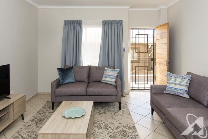 For Sale: Townhouse in Pioniers Park Ext 1 with courtyard and covered parking.