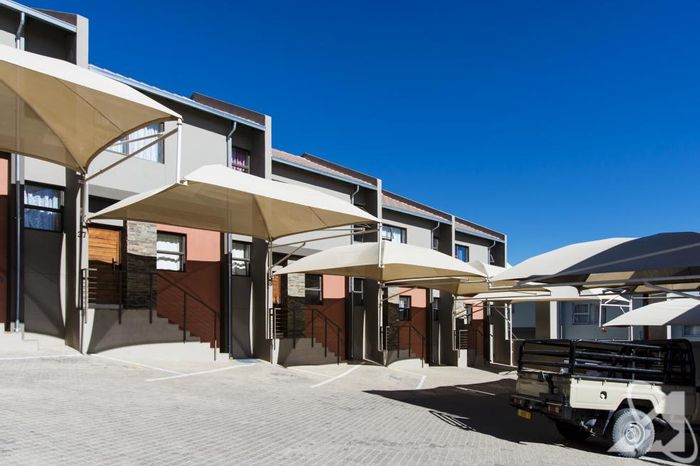 Kleine Kuppe Townhouse For Sale: 2 Bedrooms, Private Courtyard, Secure Complex, Pet-Friendly.