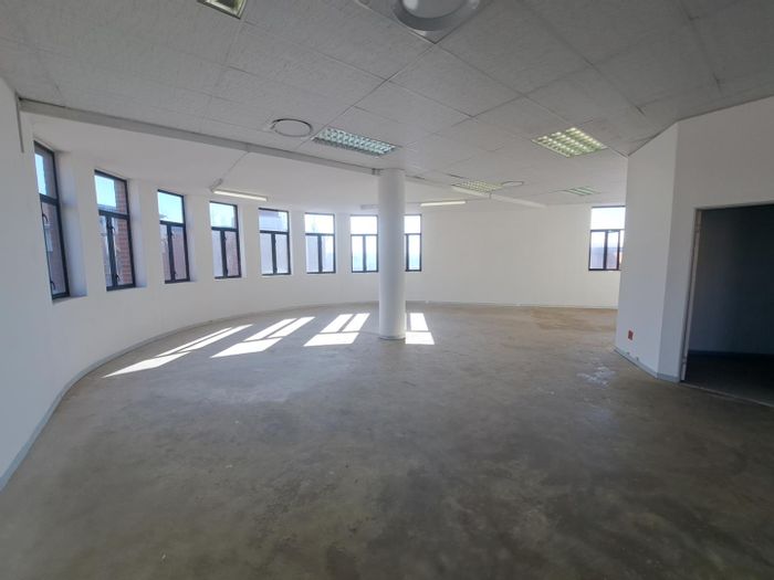 Zwartkop Commercial Space To Rent: Prime Location, Customizable, High Visibility, Thriving Community.