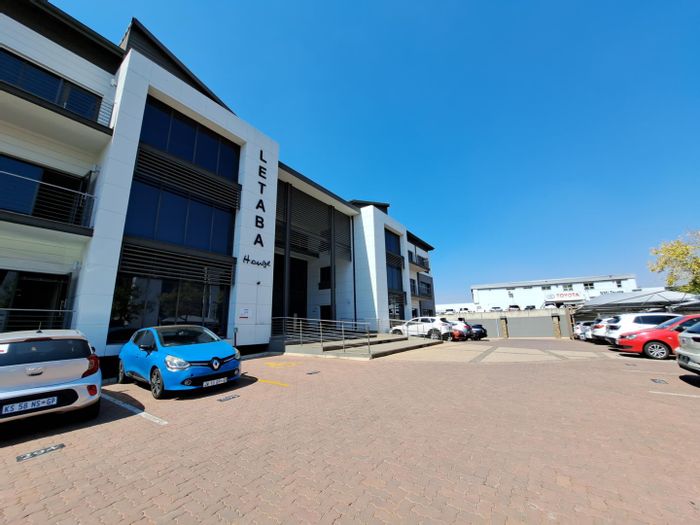 Zwartkop Office To Rent: 445m² with reception, kitchen, balcony, and amenities.