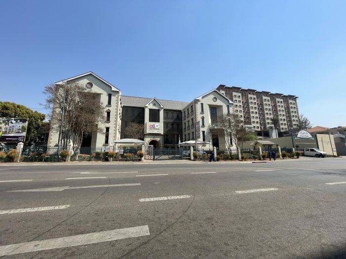 Commercial property to rent in Hatfield: office park, security, close to Gautrain.