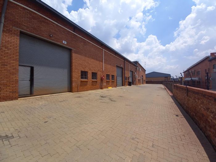 Industrial Warehouse To Rent in Hennopspark Industrial: Secure complex, large roller door, truck access.