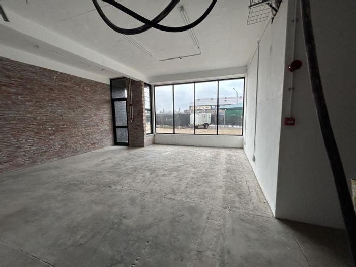 Prime Diep River Retail Space for Rent: High Exposure, Ample Parking, Available July 2024