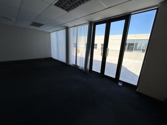 Prime Highveld Office To Rent: Closed Offices, Open Plan Areas, Boardrooms, Kitchen.