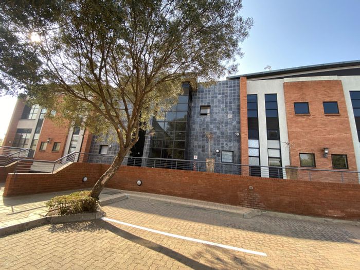 Property #P00007046, Office rental monthly in Highveld