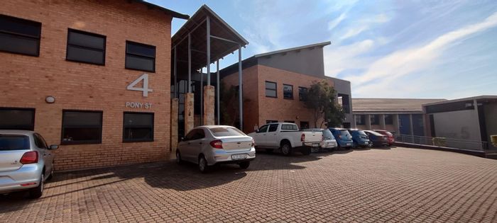 Modern Office Space in Secure Silver Lakes Complex - Available for Rent!