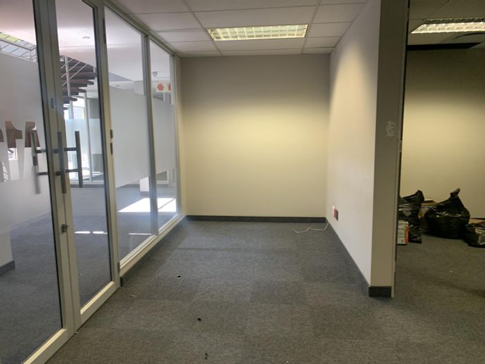 Co-working space to rent in Highveld with private office and parking included.