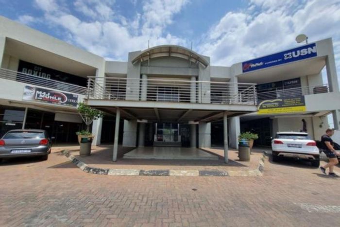 Retail Space To Rent in Hatfield: 472.13m2, high visibility, flexible layout.