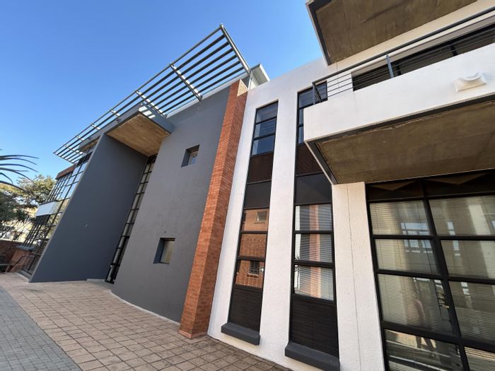 Commercial Office To Rent in Highveld: Secure parking, 24/7 security, close to amenities.