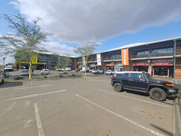 Commercial Unit To Rent in Silver Lakes: 157m2 at Silver Oaks Crossing.