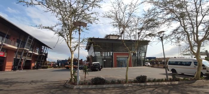 Commercial Unit To Rent in Silver Lakes: 357m2 at Silver Oaks Crossing.