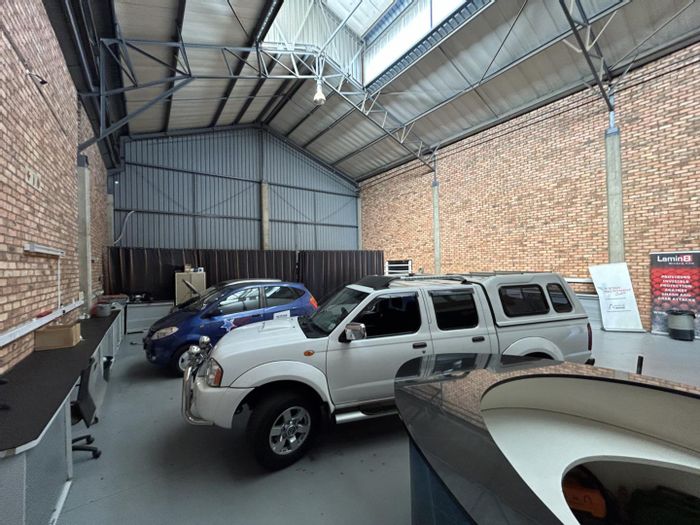 Industrial Mini Warehouse To Rent in Randjespark with Office and Boardroom Space