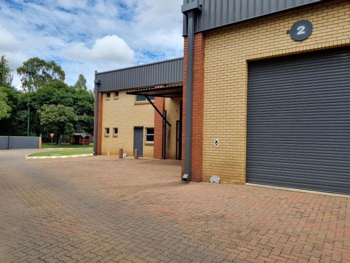 Industrial units to rent in Lynnwood, featuring flexible spaces and 24-hour security.