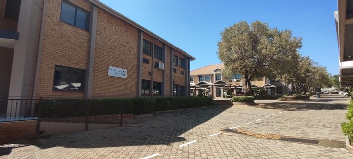 Newlands Office Park To Rent: Accessible office spaces near Menlyn and shopping amenities.