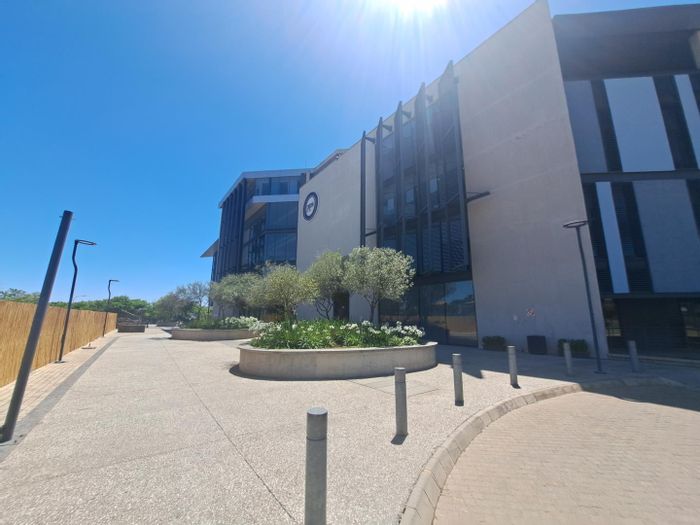 Office To Rent in Centurion Central: Prime location, 24/7 security, ample parking.