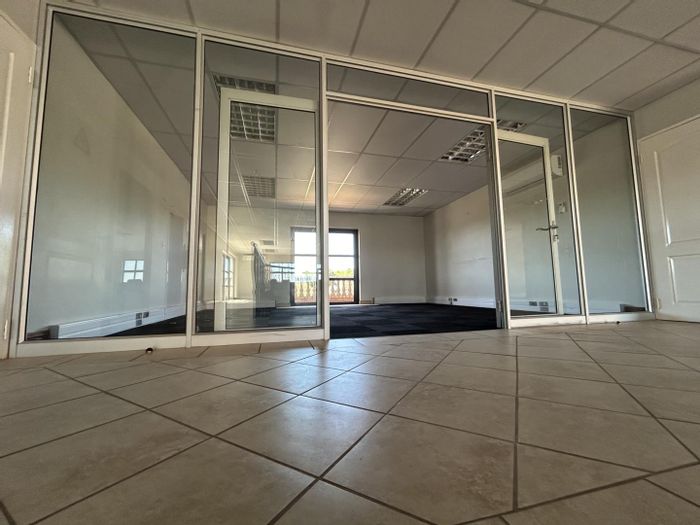 Highveld Office To Rent: 225m2, 24/7 security, flexible expansion, utilities included.