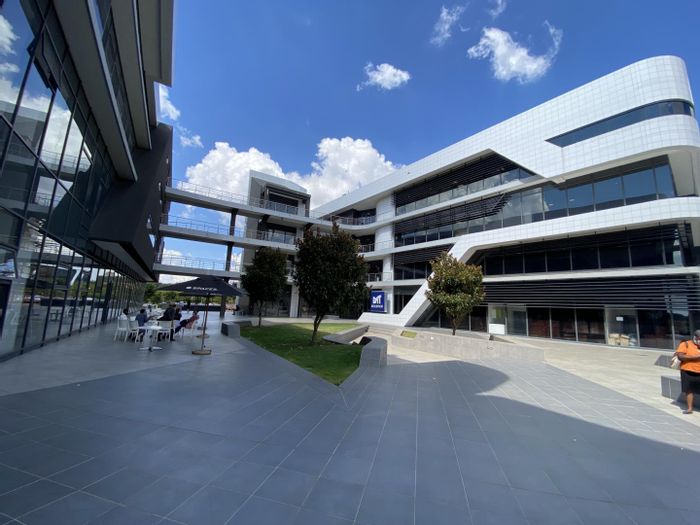 Highveld Office To Rent: 123m², 24-hour security, Fibre ready, parking included.