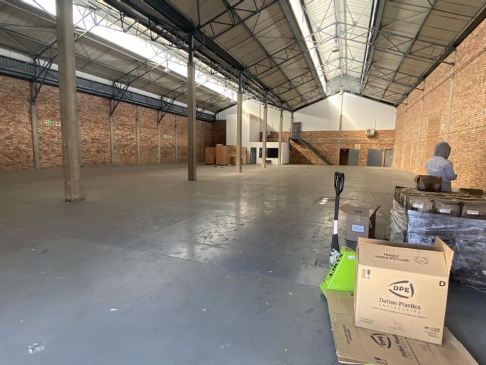 Industrial Mini Warehouse To Rent in Halfway House with office space and yard.