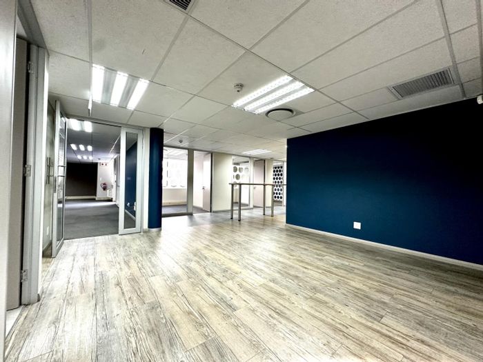 Plug-and-Play Office Space for Rent in Brooklyn with Prime Location and Amenities.
