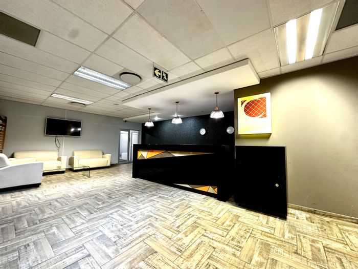 Prime Menlyn Office To Rent: 24/7 Security, Reliable Power, Ample Parking.