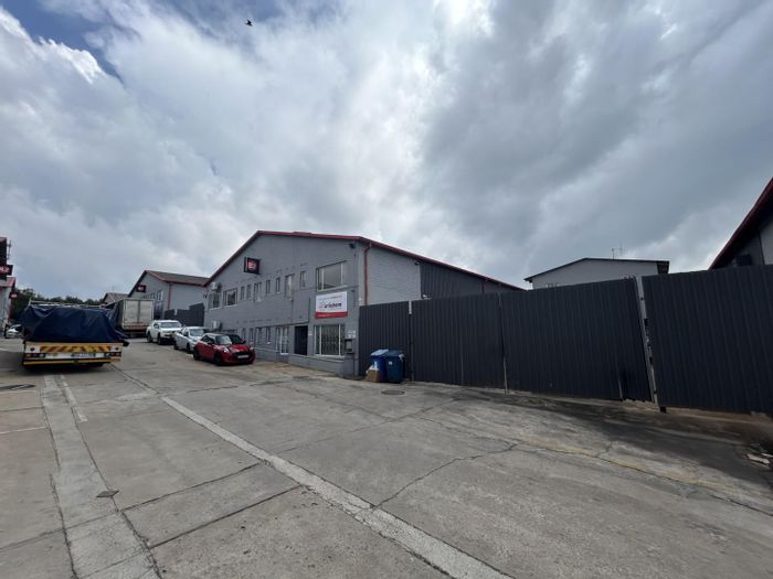 Industrial space to rent in Eastleigh with offices, yard, and 24/7 security.
