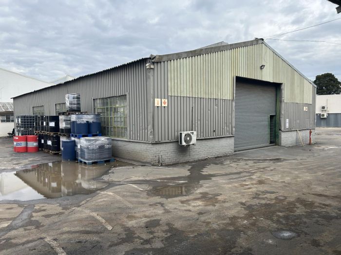Industrial unit to rent in Isando with flexible layout and excellent access.