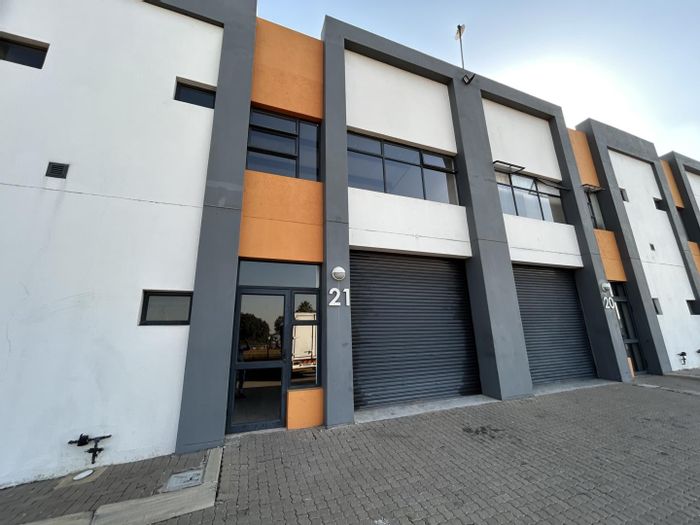 Industrial unit in Spartan to rent: 198m², high roofs, secure park access.