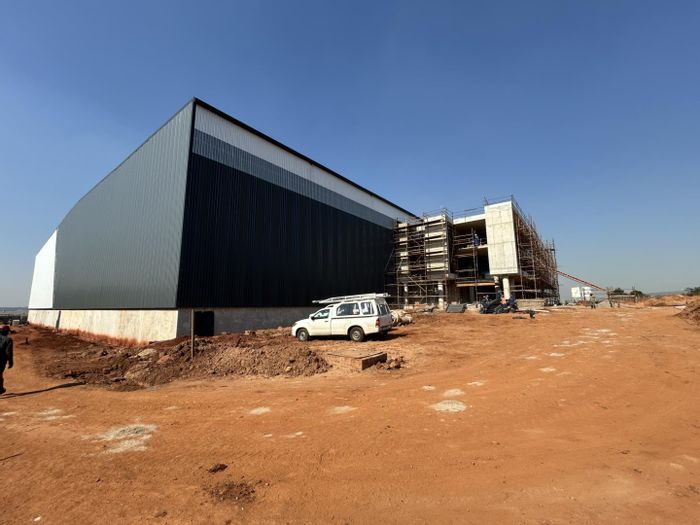 Industrial facility in Glen Marais, To Rent: 13,007m² GLA, ample yard space.