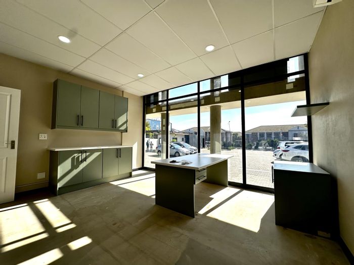 To Rent: Office in Ashlea Gardens with fitted medical suite and prime location.