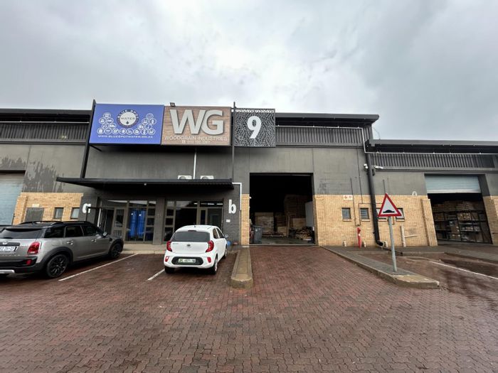 Industrial space to rent in Meadowdale with 24-hour security and ample parking.