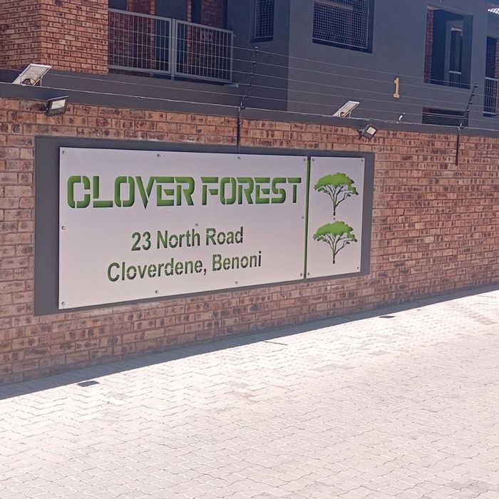 Cloverdene Apartment To Rent: 2 beds, private garden, 24-hour security, fibre ready.