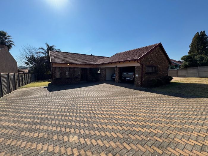 For Sale: House in Birchleigh North with 4 bedrooms, pool, and 2-car garage.