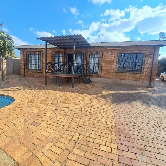 For Sale: House in Vaal Marina Central with dual living, pool, and waterfront access.