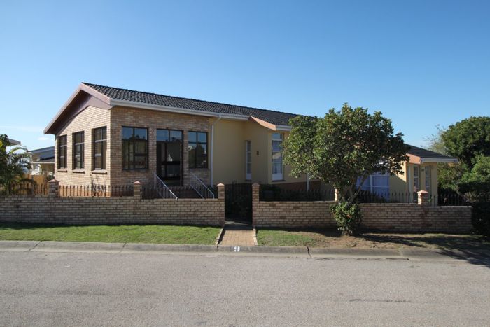 Parkside House For Sale: 3 Bedrooms, study, garage, garden, near amenities.