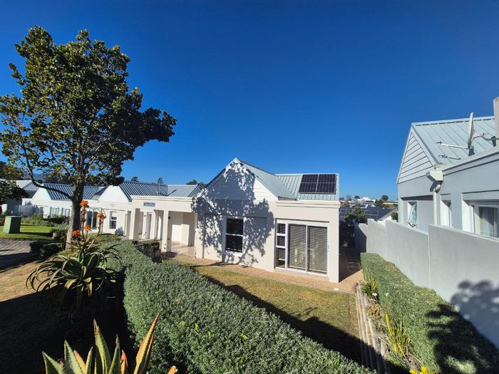 For Sale: House in Kingswood Golf Estate with solar panels, garden, and garage.