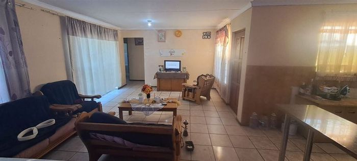 Versatile Windmill Park house for sale: duplex, granny flat, dual-use potential.